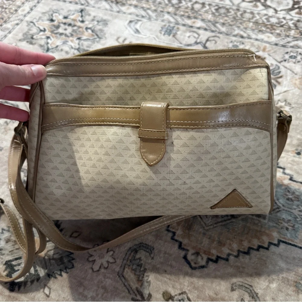 Vintage 1984 Liz Claiborne Crossbody Bag - Tan Triangle Print - Leather Trim